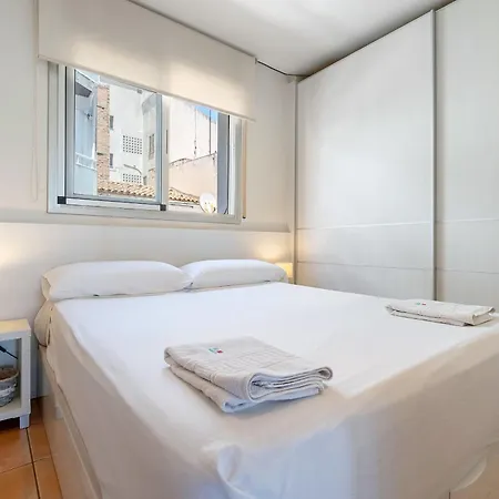 Hauzify I Colon 2b Apartment *